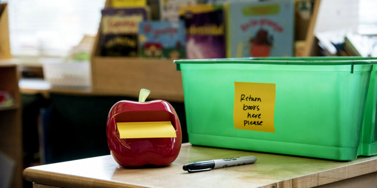 Post-it Pop-up Notes Dispenser, Apple-Shaped Dispenser and Post-it Super Sticky Pop-up Notes, 3x3