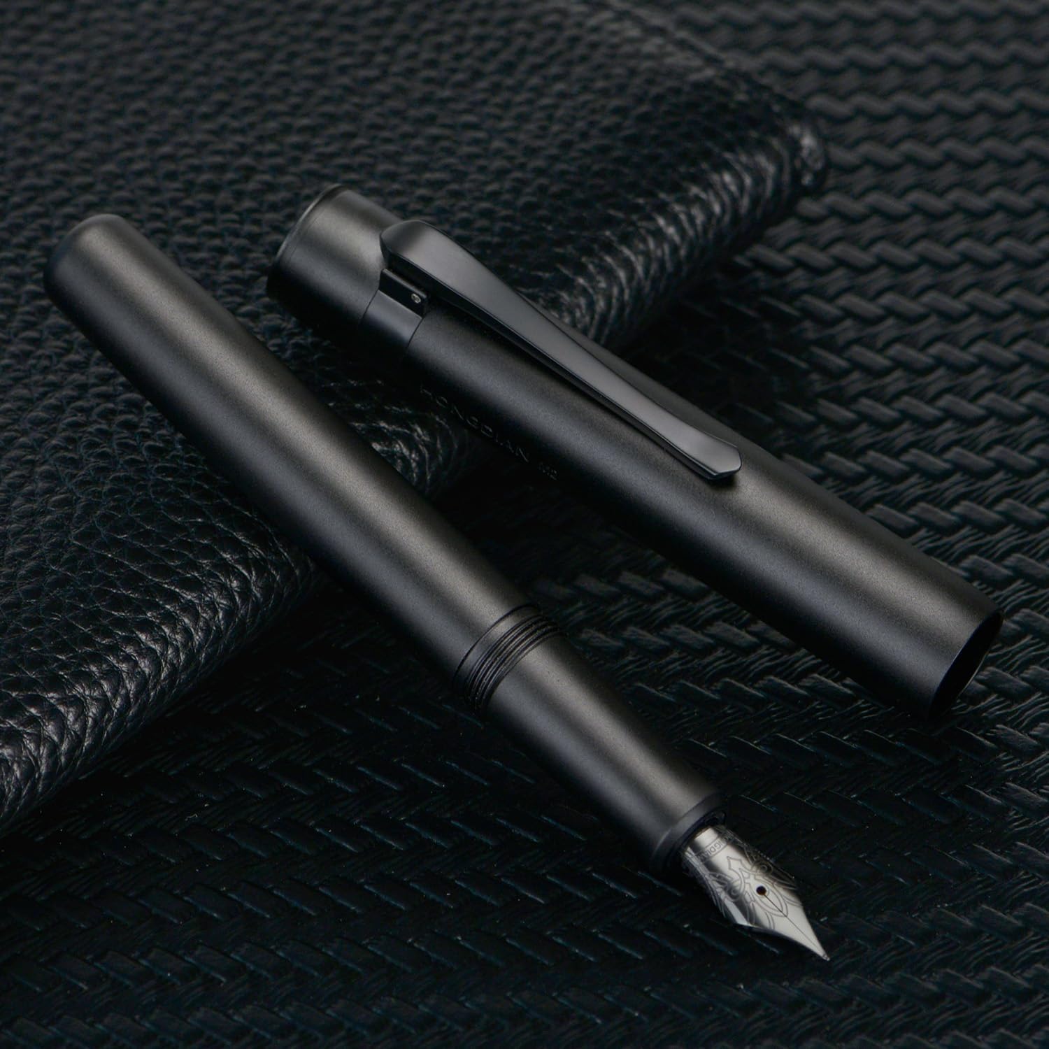 HONG DIAN M2 Mini Fountain Pen with Bent Nib, Sleek Shape Aluminium Short Pocket Travel Pen (Matte