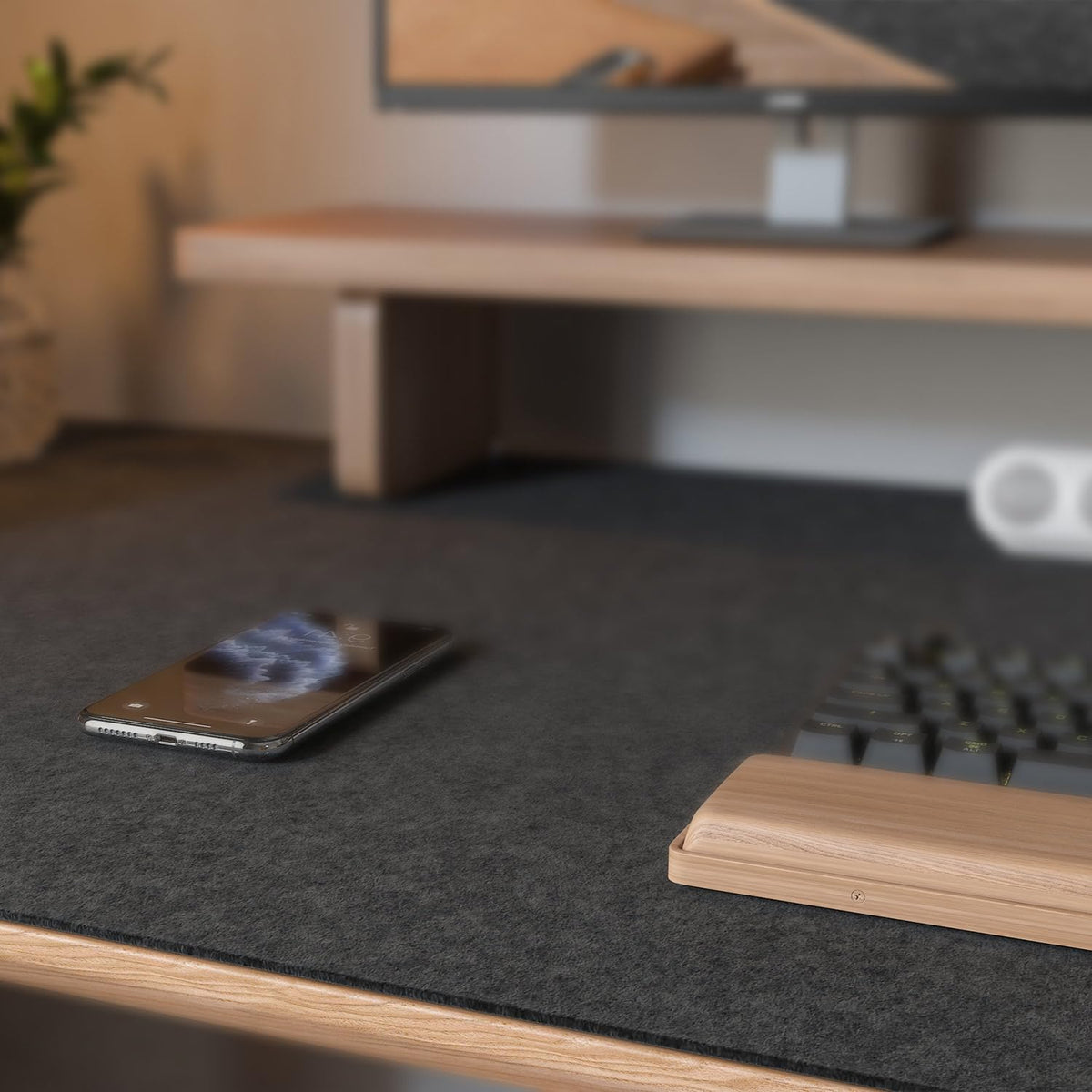 DAWNTREES Large Felt Desk Mat, 47.2"x 23.6", Desk Pad for Office and Home