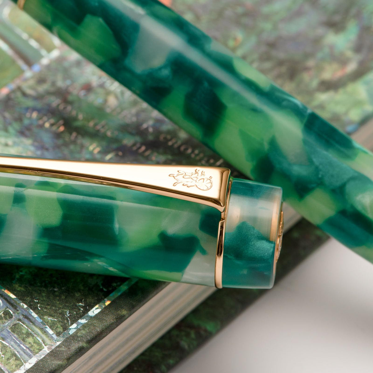 Jinhao 100 Fountain Pen Classic Style Green Marble Acrylic, Fine Point with Converter and Gold Trim