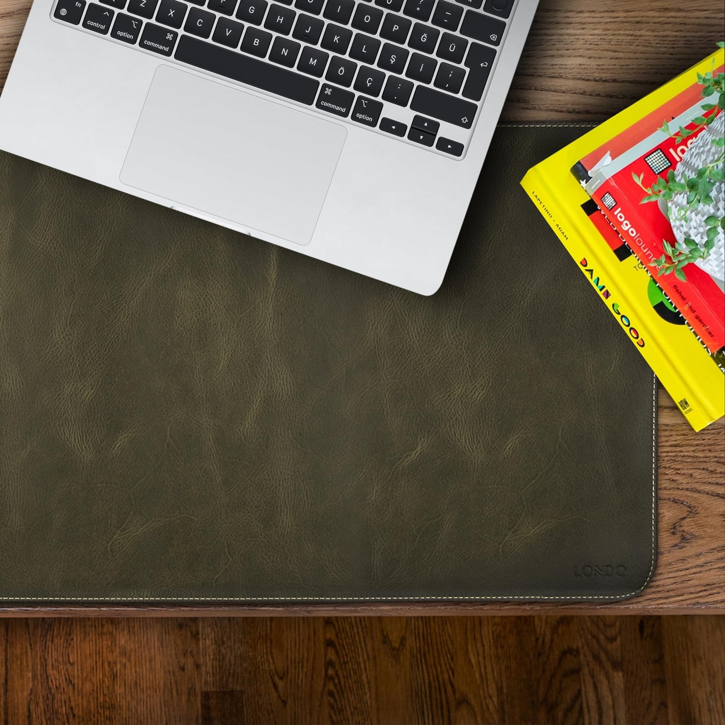Londo Top Grain Leather Extended Mouse Pad – Large Desk Mat for Office & Gaming, Smooth Writing