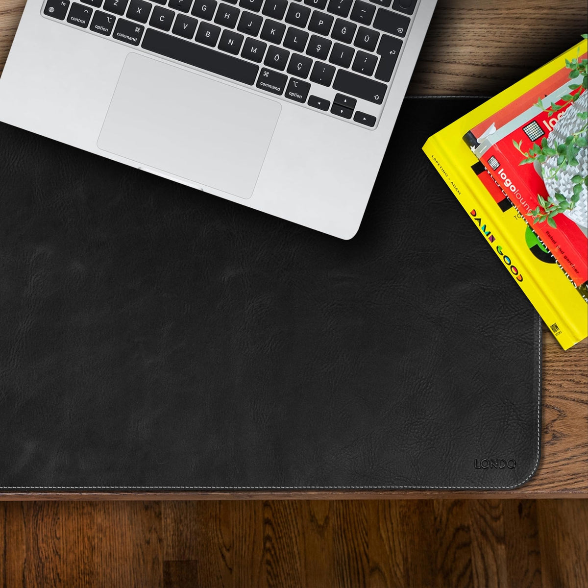 Londo Top Grain Leather Extended Mouse Pad – Large Desk Mat for Office & Gaming, Smooth Writing
