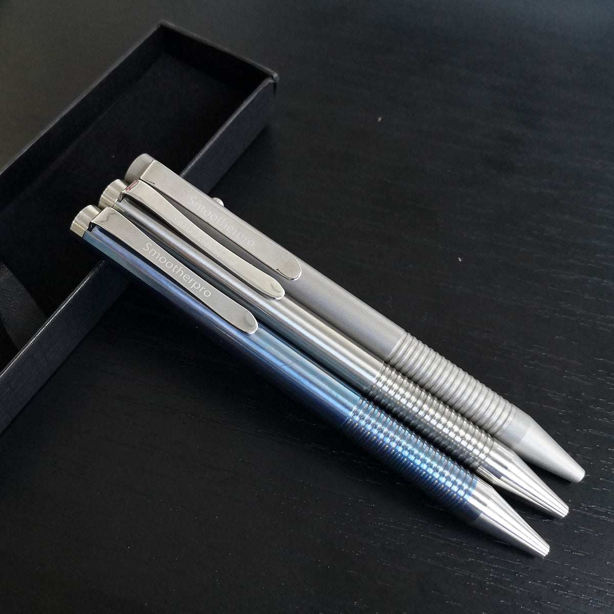 SMOOTHERPRO Titanium Bolt Action Pen Compatible with Parker Refill