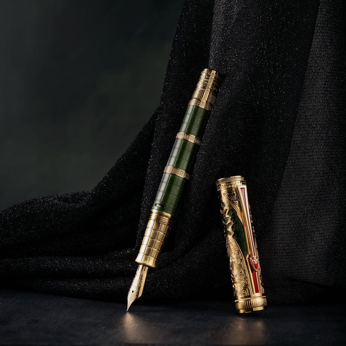 HONG DIAN D5 Qin Dynasty Fountain Pen Green Gold, Fine Nib Piston Filling Pen, Retro Chinese Totem