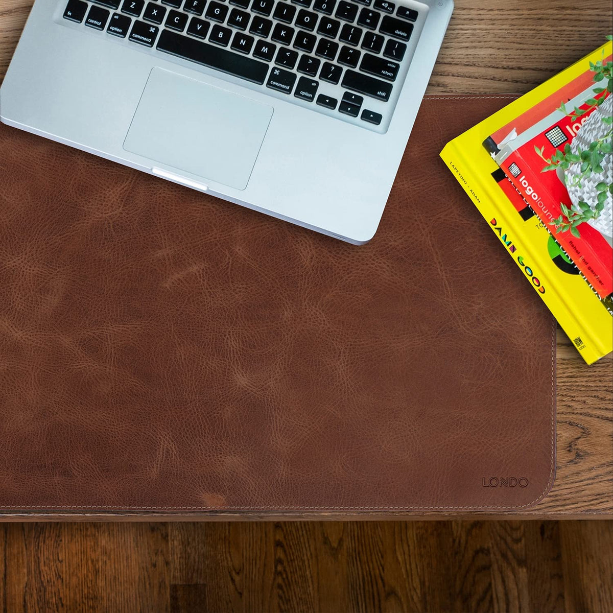 Londo Top Grain Leather Extended Mouse Pad – Large Desk Mat for Office & Gaming, Smooth Writing