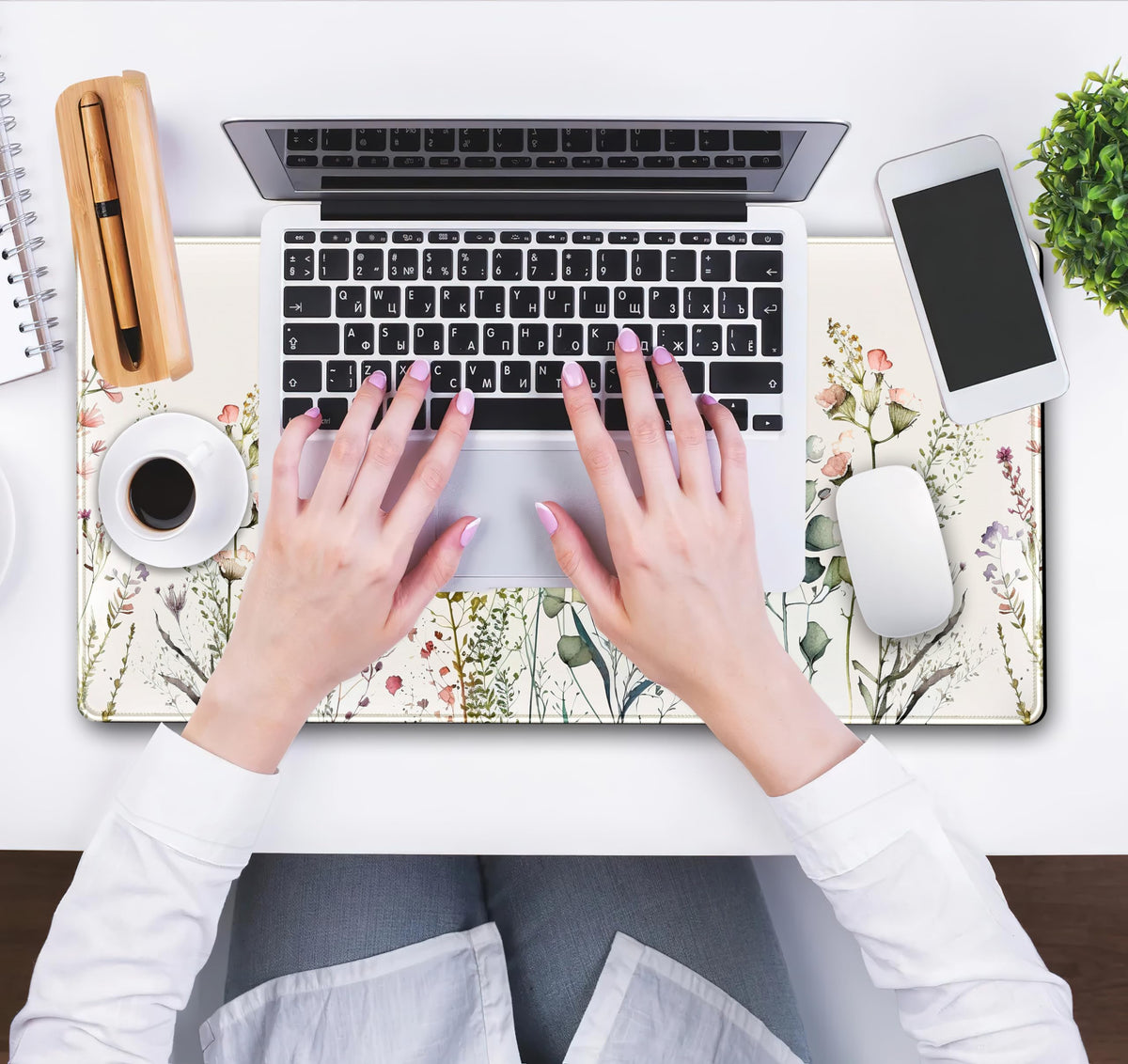 Floral Desk Mat Beige Boho Desk Pad, Large Extend Mouse Pad XXL, Cute Minimalist Flowers Keyboard