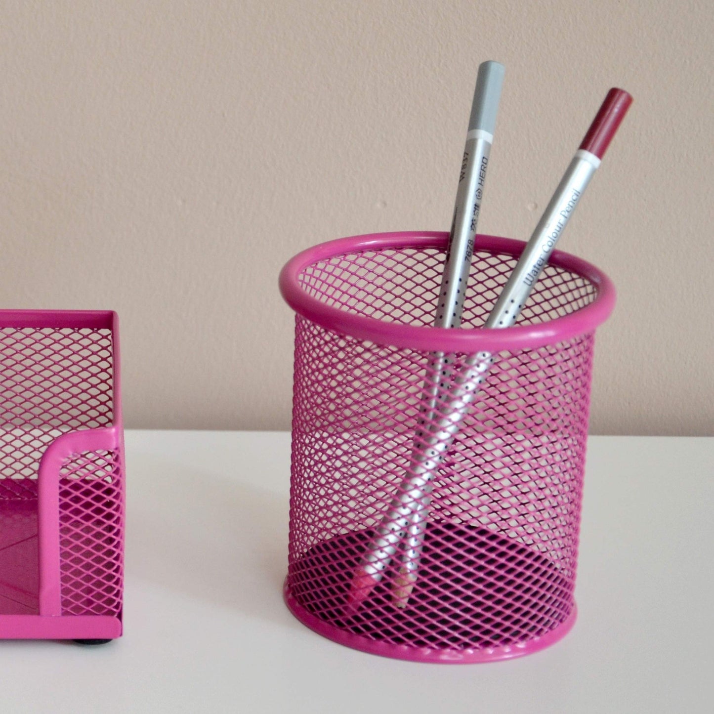 Leviatan Ballpoint Pen Cup Pink