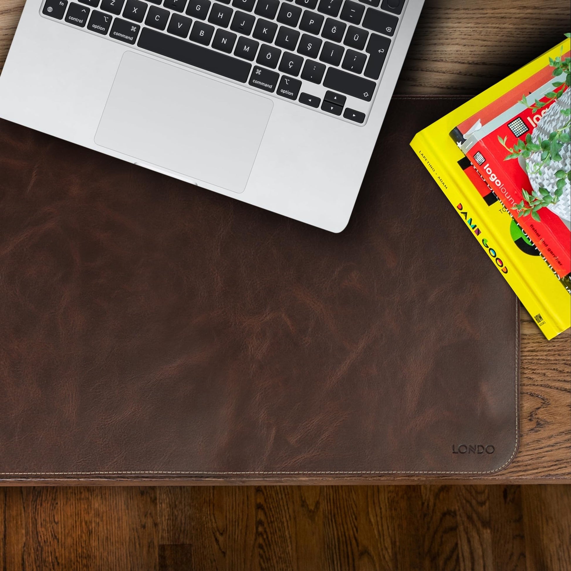 Londo Top Grain Leather Extended Mouse Pad – Large Desk Mat for Office & Gaming, Smooth Writing