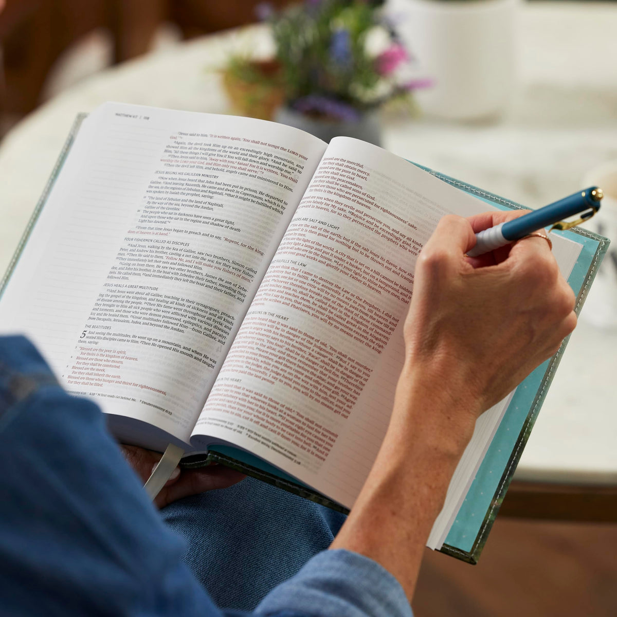 NKJV, Journal the Word Bible: Reflect, Journal or Create Art Next to Your Favorite Verses (Cloth