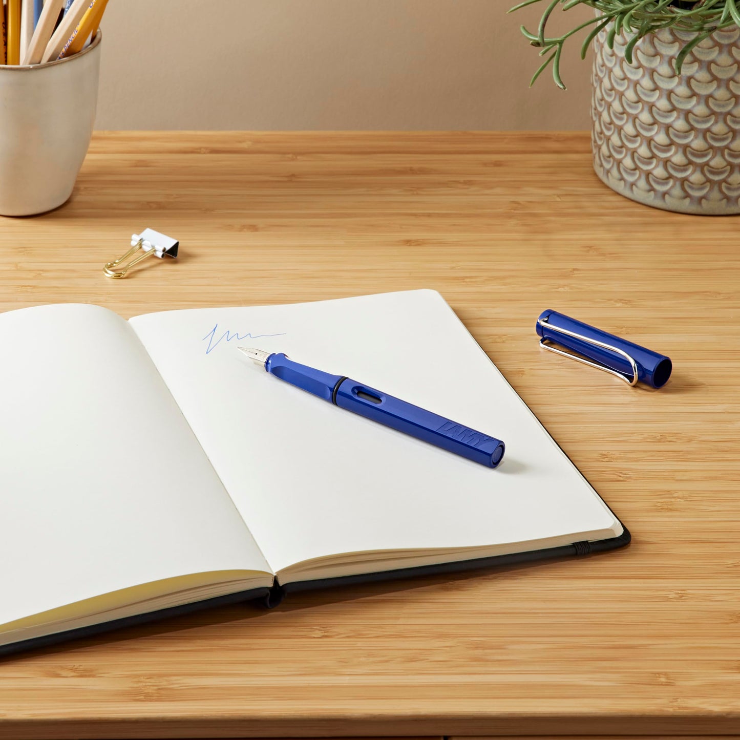 LAMY safari blue - Fountain Pen with ergonomic grip & polished steel nib in size M - ideal for any