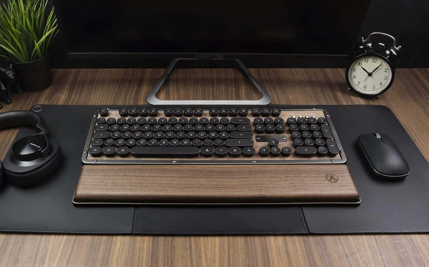 AZIO Retro Classic Palm Rest