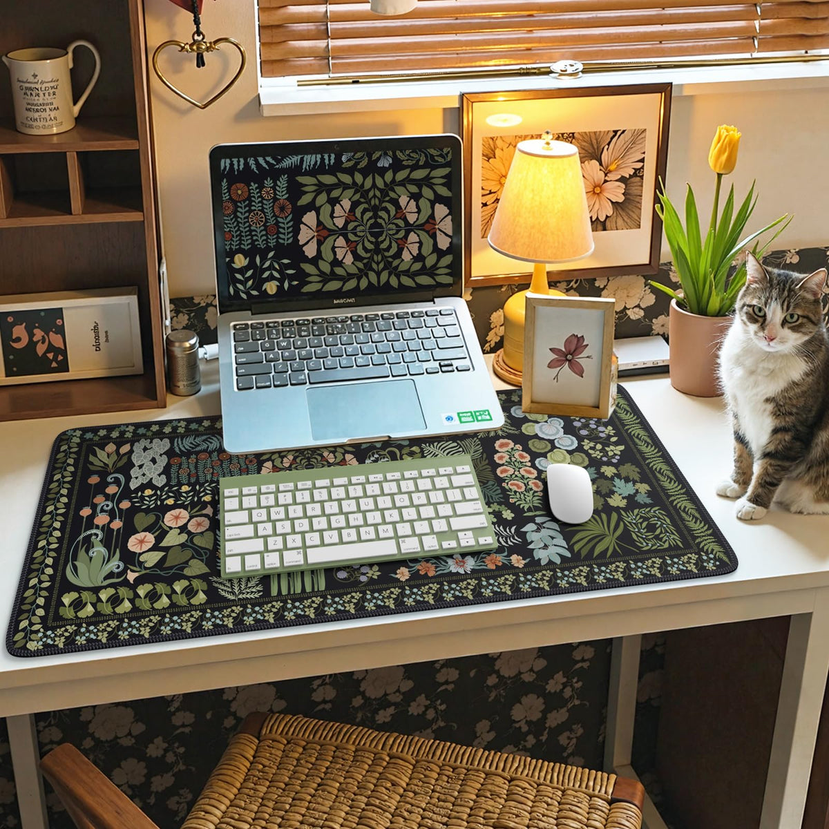 HAOCOO Vintage Floral Mouse Pad, Black Desk Pad for Home Workspace