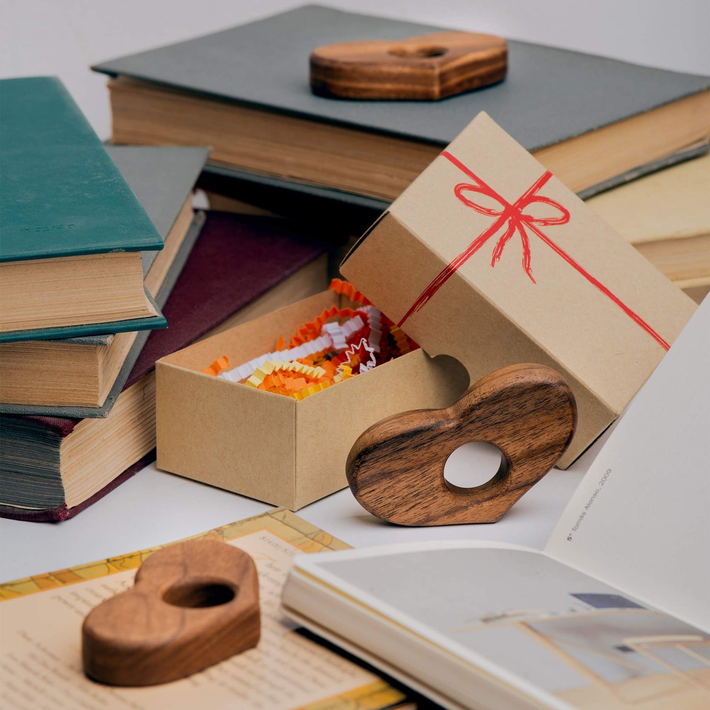 TILISMA Book Page Holder – Handmade Wooden Heart Reading Accessories – Gifts for Book Lovers (Large)