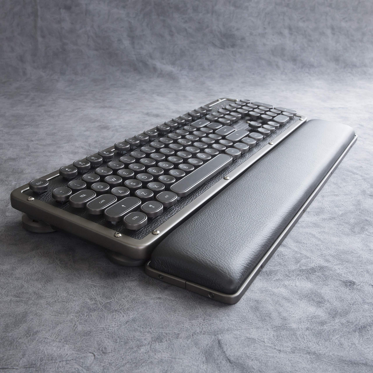 AZIO Retro Classic Palm Rest, Gunmetal