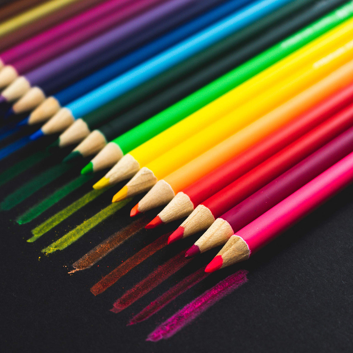 Art 101 USA Deluxe Art Set with 119 Pieces in a Wood Organizer Case, Includes Color Pencils