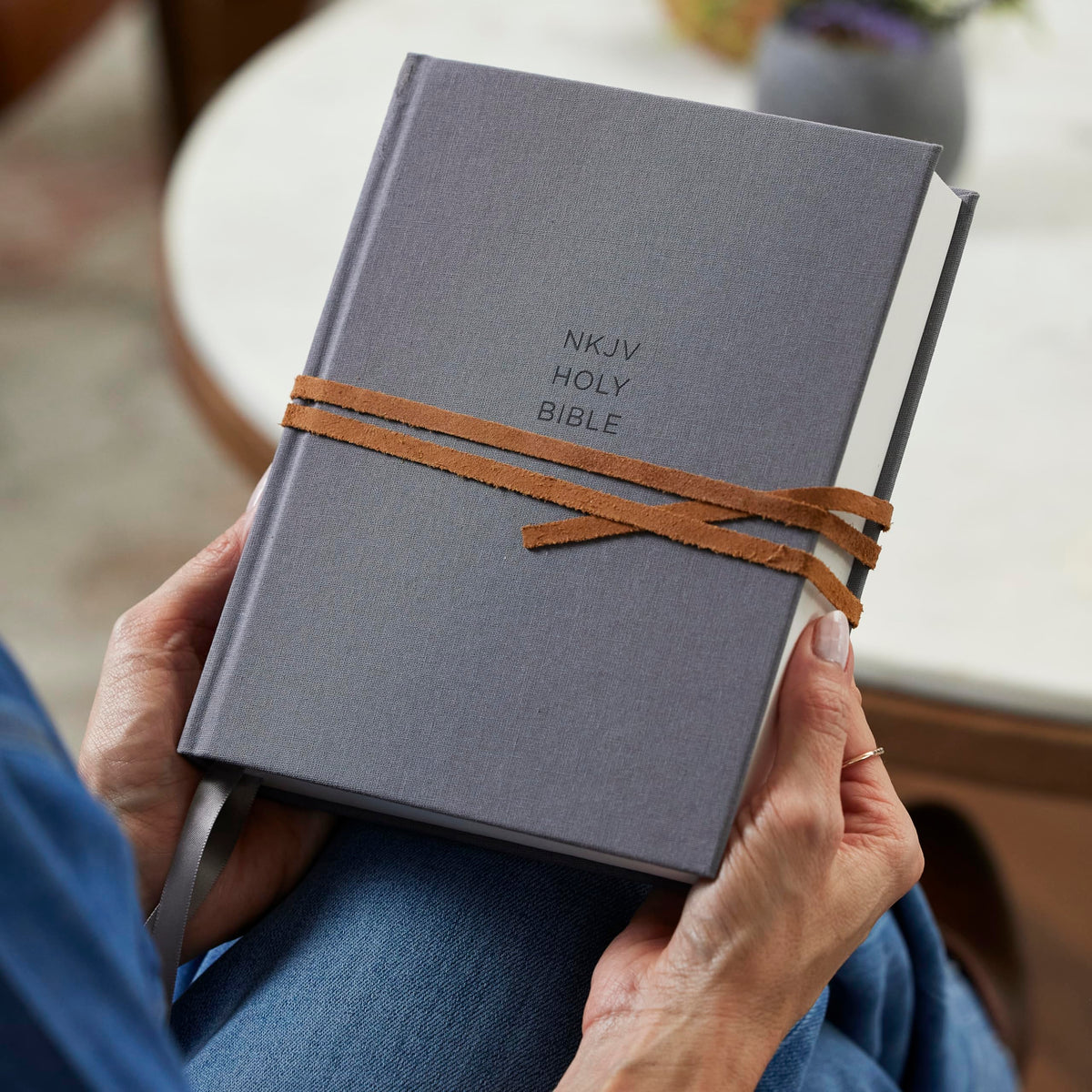 NKJV, Journal the Word Bible: Reflect, Journal or Create Art Next to Your Favorite Verses (Cloth