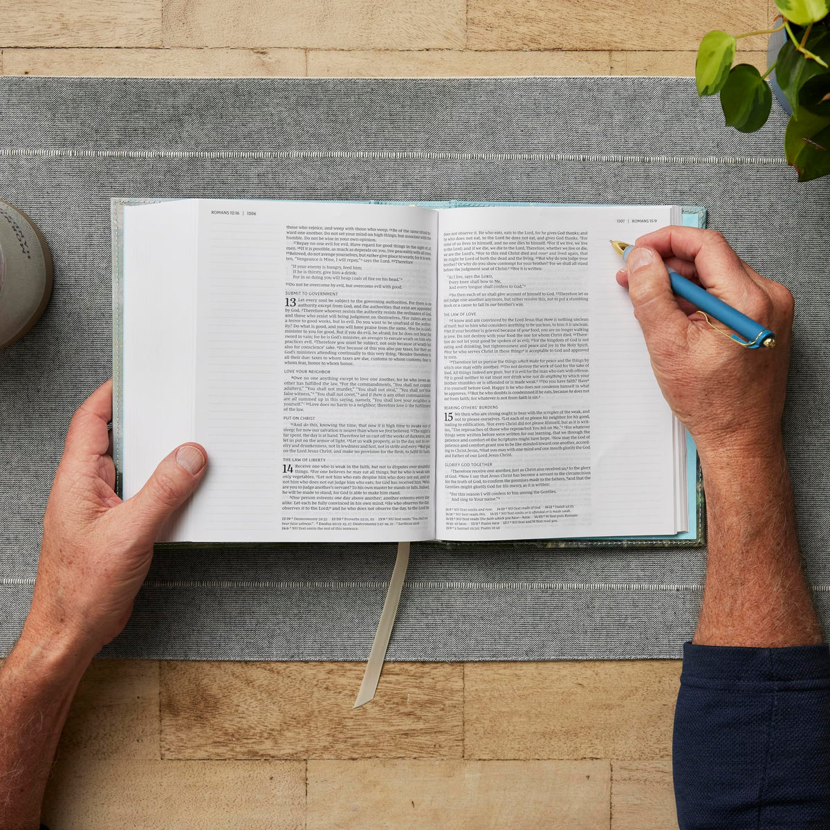 NKJV, Journal the Word Bible: Reflect, Journal or Create Art Next to Your Favorite Verses (Cloth